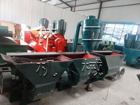 點擊查看詳細信息<br>標題：自動進料粉碎機 閱讀次數(shù)：1524