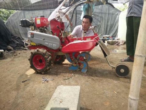 點(diǎn)擊查看詳細(xì)信息<br>標(biāo)題：開溝機(jī) 閱讀次數(shù)：1736
